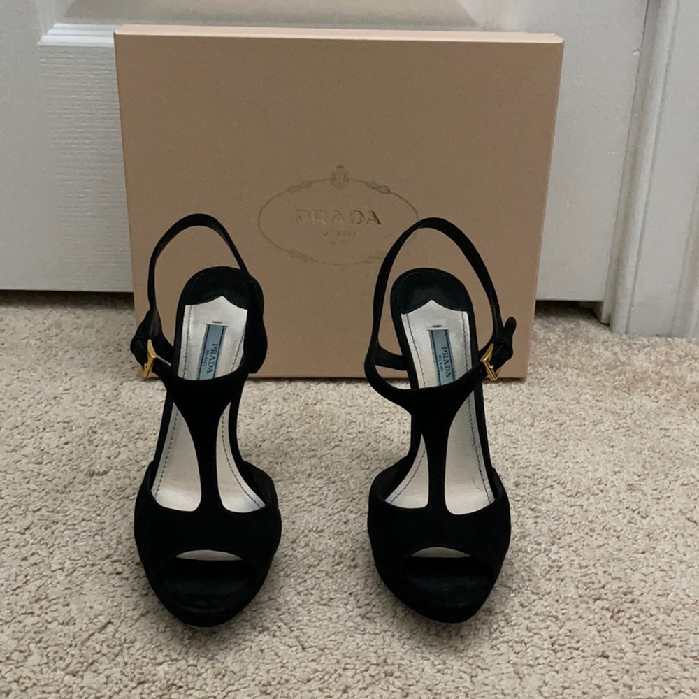 Black Prada Pumps